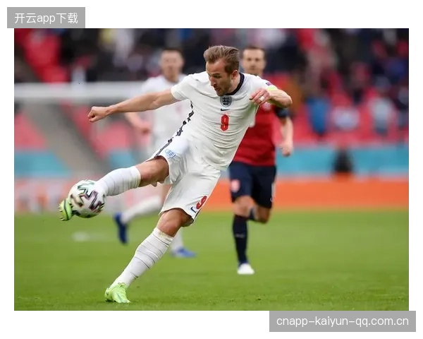 巴萨关注拜仁凯恩：从“球王”到“球星”的转型之旅